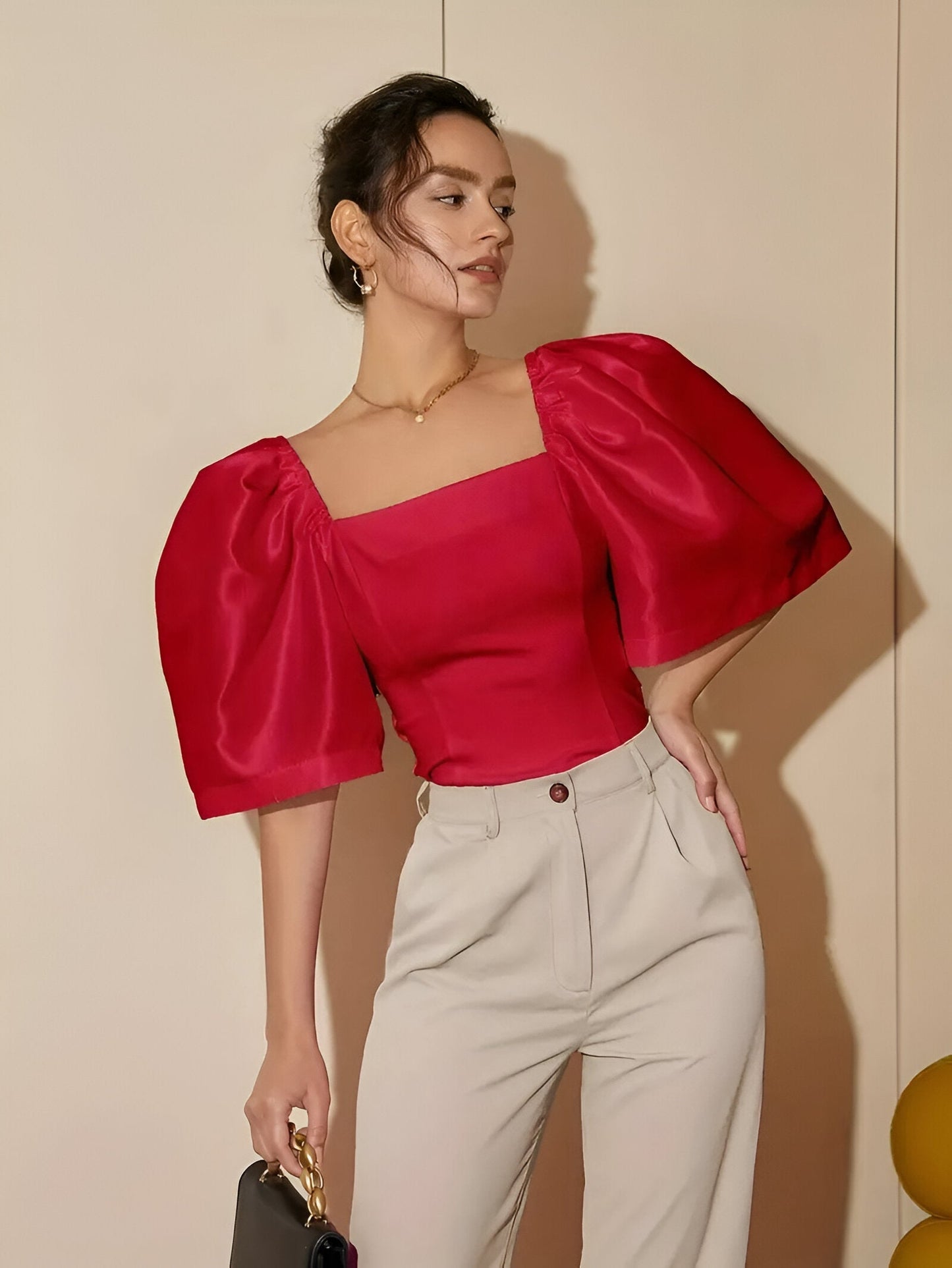 Emerson | Elegante slanke blouse met vierkante halslijn