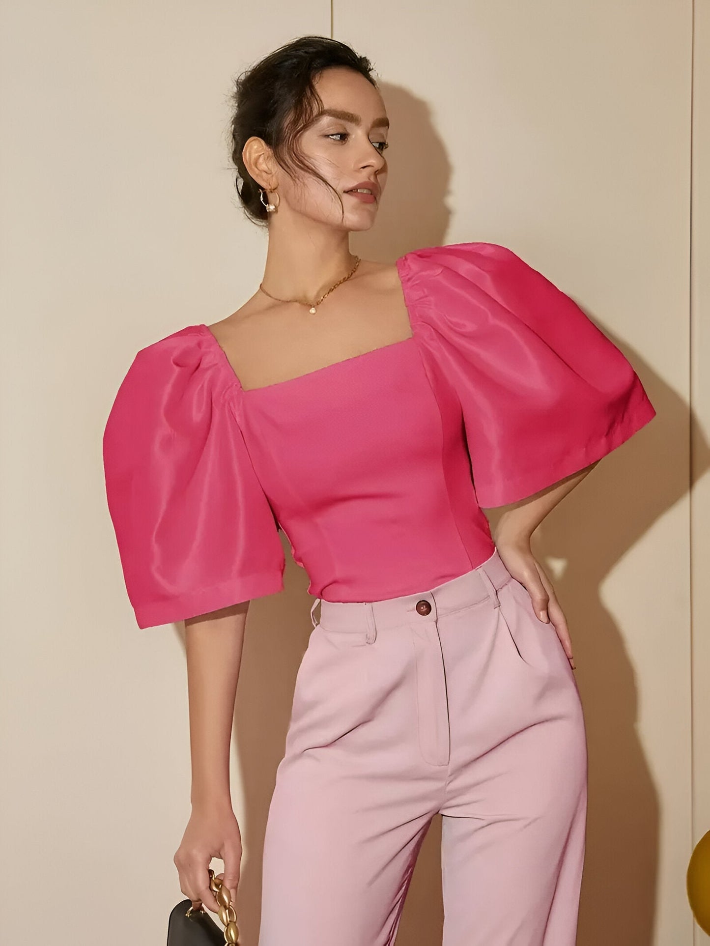 Emerson | Elegante slanke blouse met vierkante halslijn