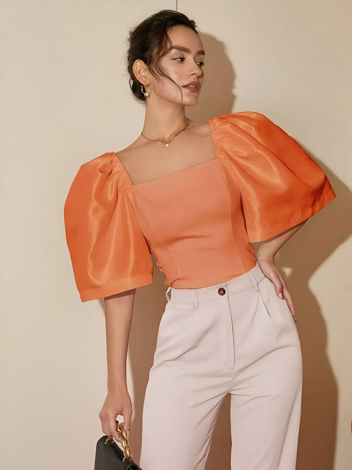 Emerson | Elegante slanke blouse met vierkante halslijn